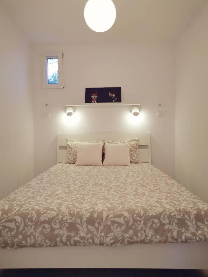 Small House With Private Park And Yard Terrugem ภายนอก รูปภาพ